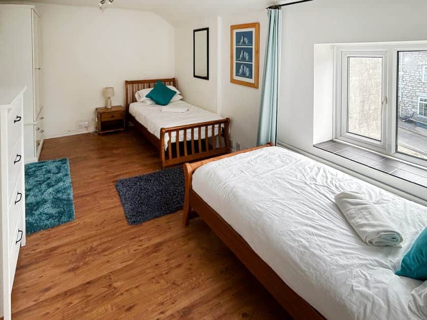 Twin bedroom | Nemo’s Lodge, Portland