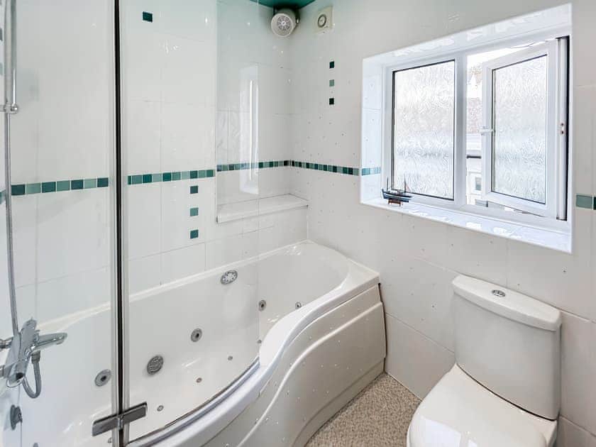 Bathroom | Nemo’s Lodge, Portland