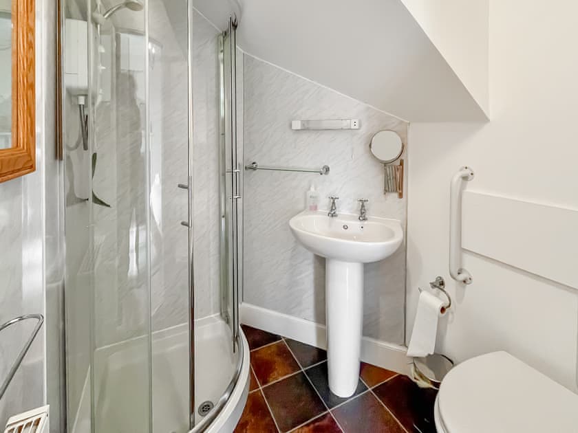 Bathroom | Kirklandbank Farmhouse, Alyth