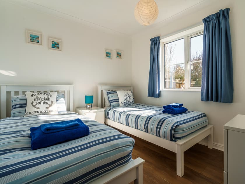 Twin bedroom | Stone’s Throw, Bacton