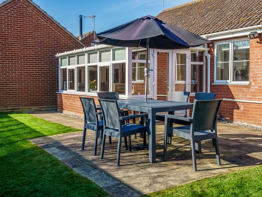 Sitting-out-area | Stone’s Throw, Bacton