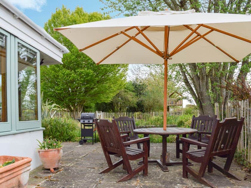Sitting-out-area | Lomond Cottage, Garsington