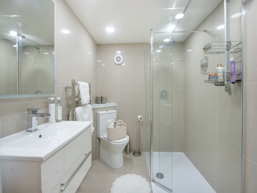 Double bedroom | Lower Peastocking, Meriden, near Coventry