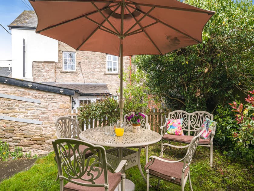 Sitting-out-area | Court House, Hay-on-Wye