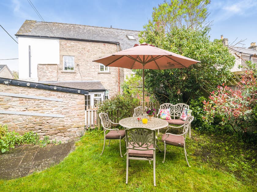 Sitting-out-area | Court House, Hay-on-Wye