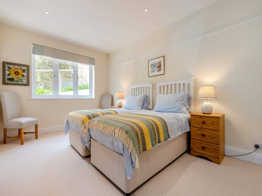 Twin bedroom | Highlands, St Mawes