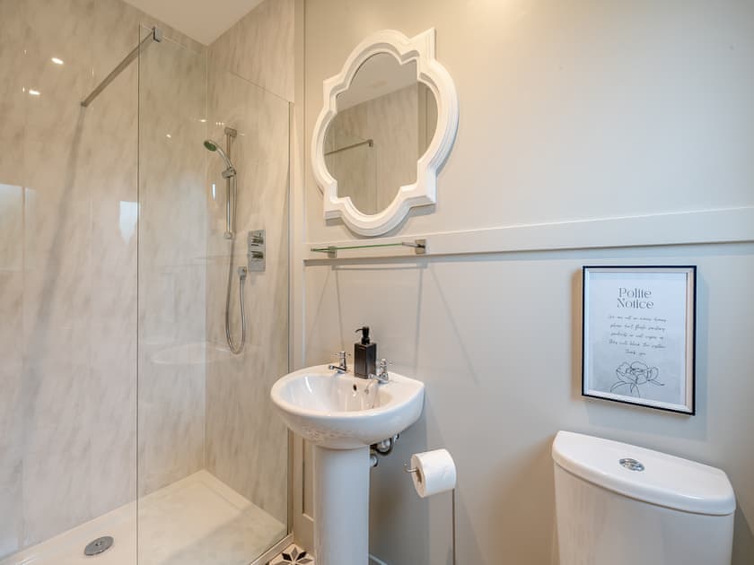 Shower room | Willow Lodge 1 - Willow Lodges, Taunton