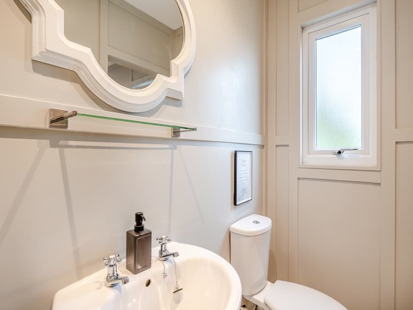 Shower room | Willow Lodge 1 - Willow Lodges, Taunton