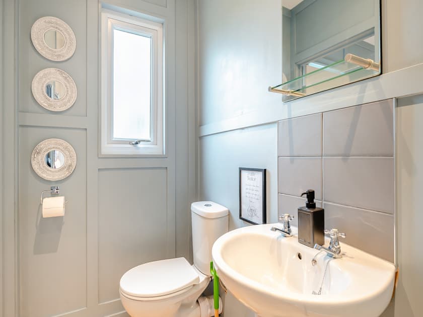 Shower room | Willow Lodge 2 - Willow Lodges, Taunton