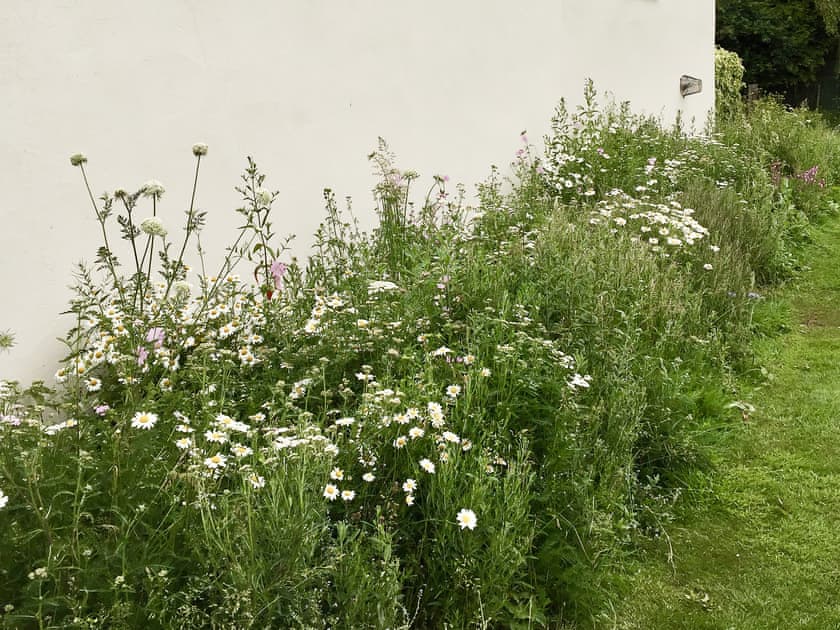 Exterior | Garden Cottage, Tetford, near Horncastle