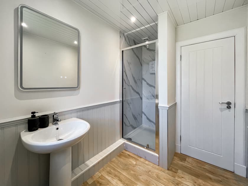 Bathroom | Queen Street Apartments 3, Dundee