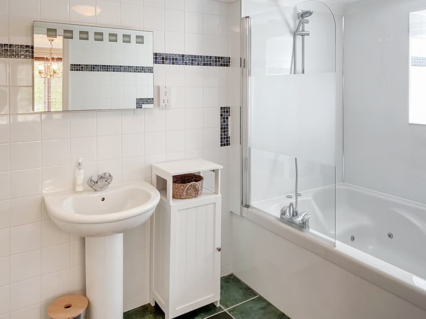 Bathroom | Rosevideny Manor Barns - Dune Cottage - Rosevidney Manor Barns, Crowlas, near Penzance