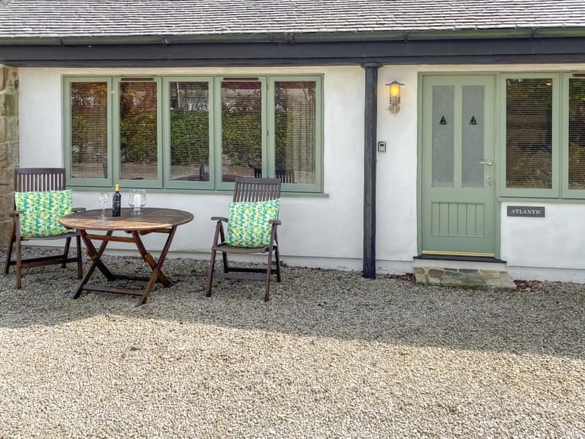 Sitting-out-area | Atlantic Cottage - Rosevidney Manor Barns, Crowlas, near Penzance