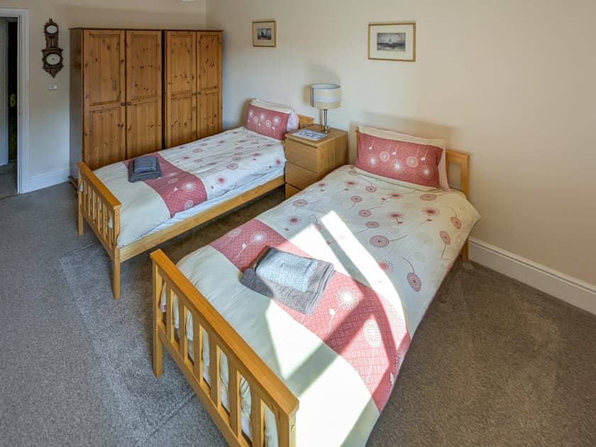 Twin bedroom | Bron-Yr-Aur - Penrhiw Pistyll Cottages, New Quay