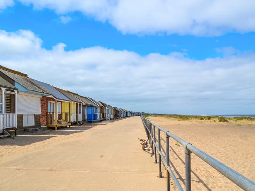 Exterior | Melody’s  Beach Lodge, Skegness