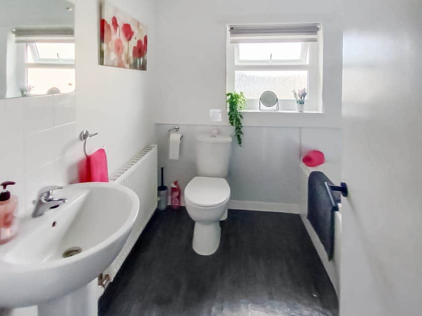 Bathroom | The Hobbit, Fraserburgh