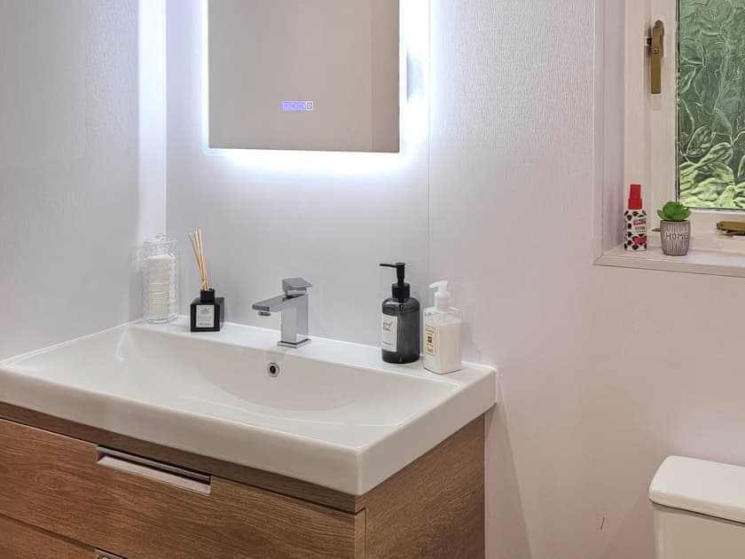 Bathroom | Smiddy Cottage, Alyth