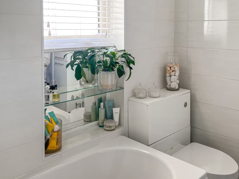 Bathroom | Lavender Cottage, Frinton-on-Sea