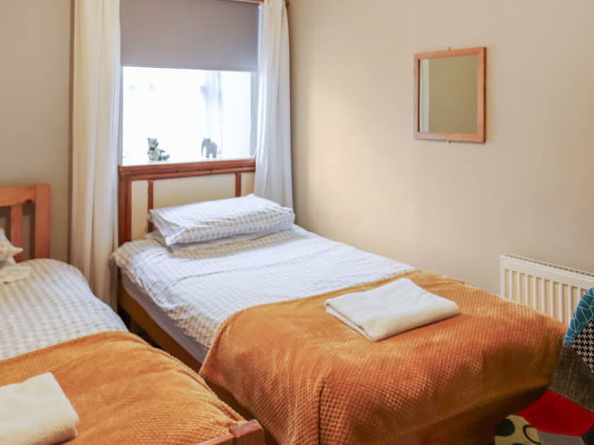 Twin bedroom | Ty’n Cae Cottage, Rhostrehwfa Nr Llangefni