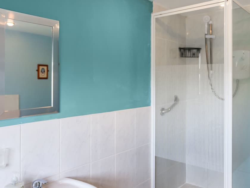 Bathroom | Ty’n Cae Cottage, Rhostrehwfa Nr Llangefni