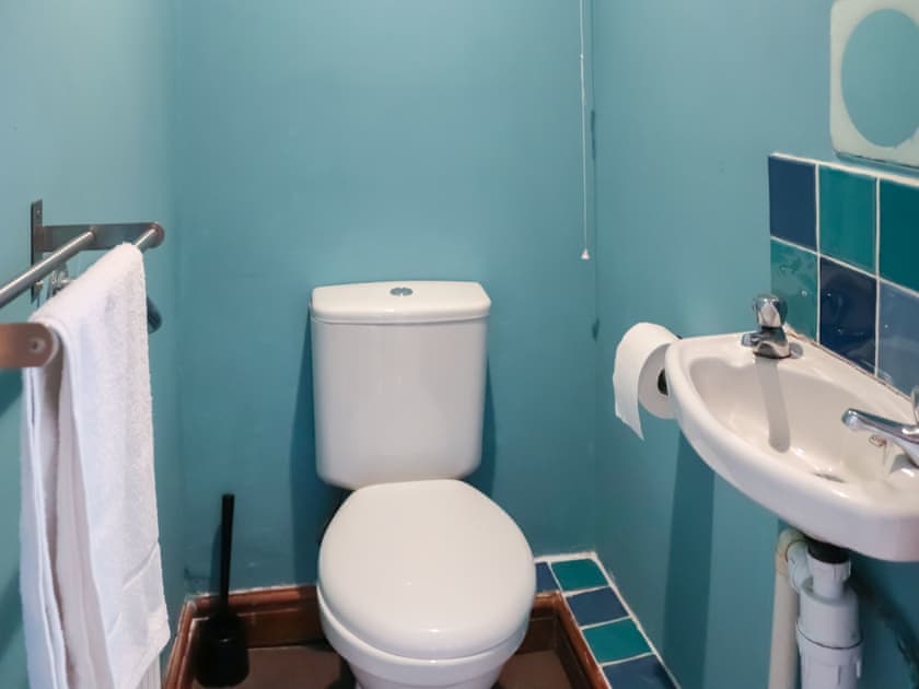 Bathroom | Ty’n Cae Cottage, Rhostrehwfa Nr Llangefni