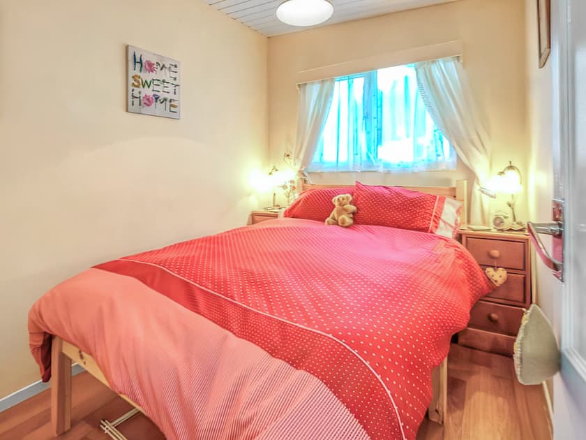 Double bedroom | The Bee’s Knees - Country Cottages Norfolk, Mundesley