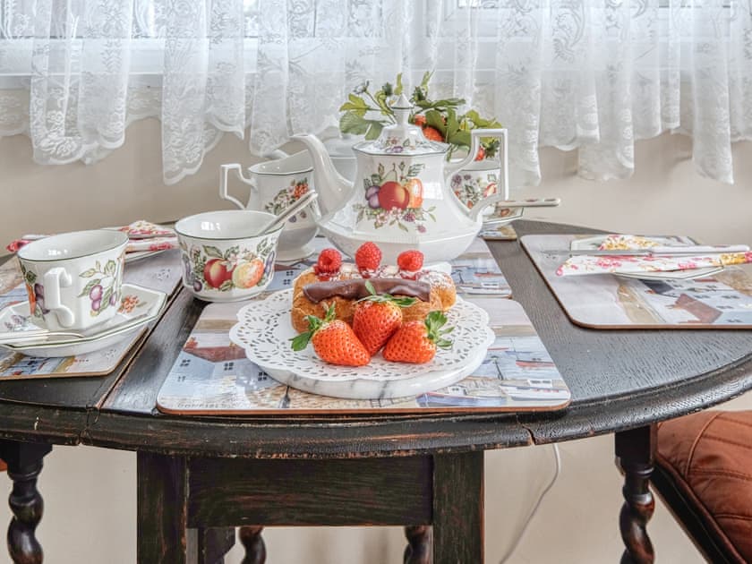 Dining Area | Two Hoots - Country Cottages Norfolk, Mundesley