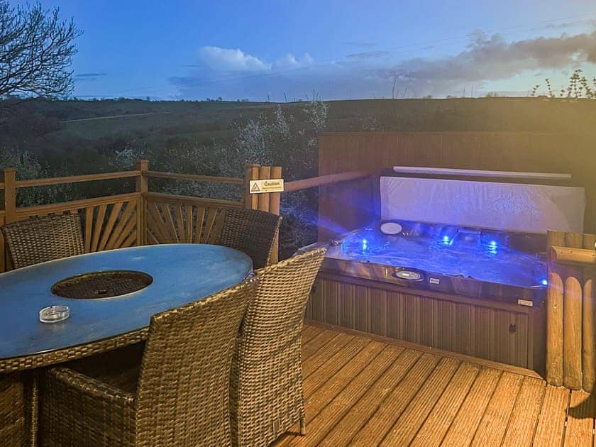 Hot tub | Starlight - Talog Country Retreat, Talog