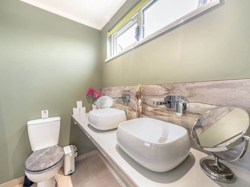 Bathroom | Sea View - Dinas Country Club, Dinas, near Fishguard