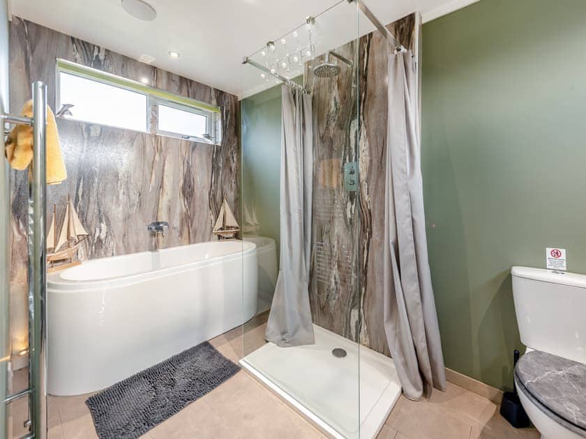 Bathroom | Sea View - Dinas Country Club, Dinas, near Fishguard