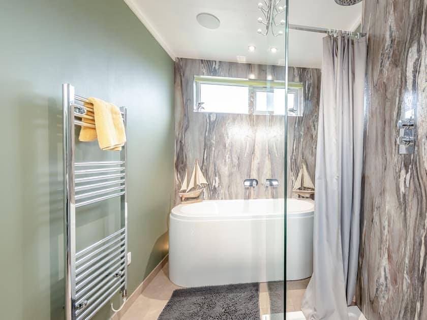 Bathroom | Sea View - Dinas Country Club, Dinas, near Fishguard