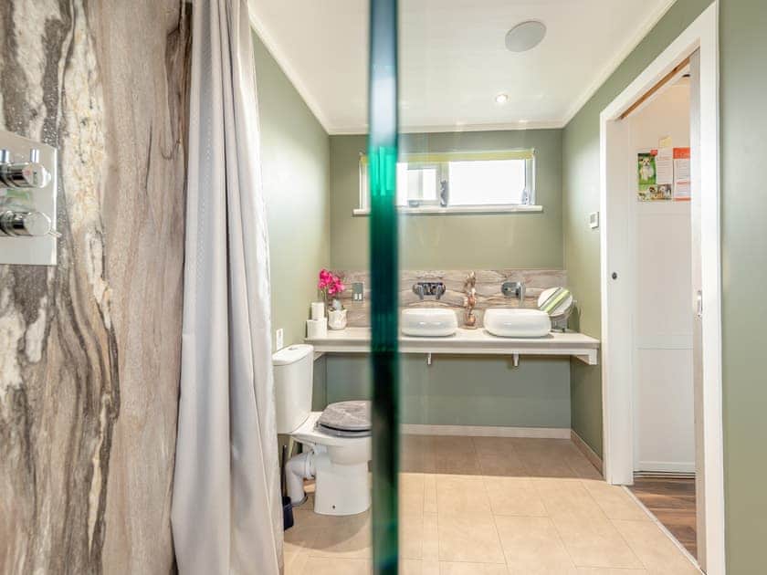 Bathroom | Sea View - Dinas Country Club, Dinas, near Fishguard