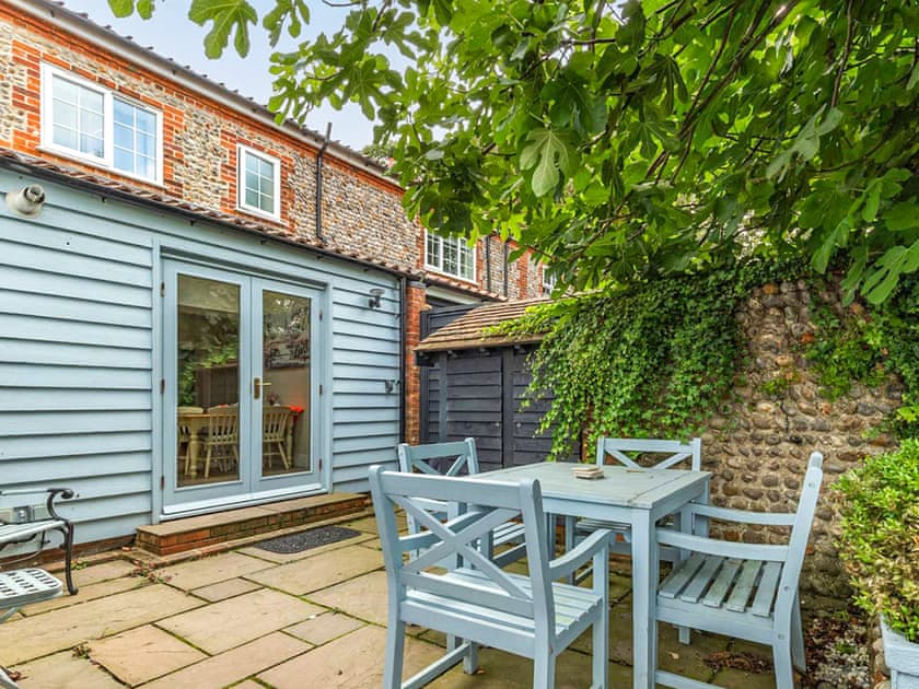 Sitting-out-area | Dibley Cottage, Mundesley
