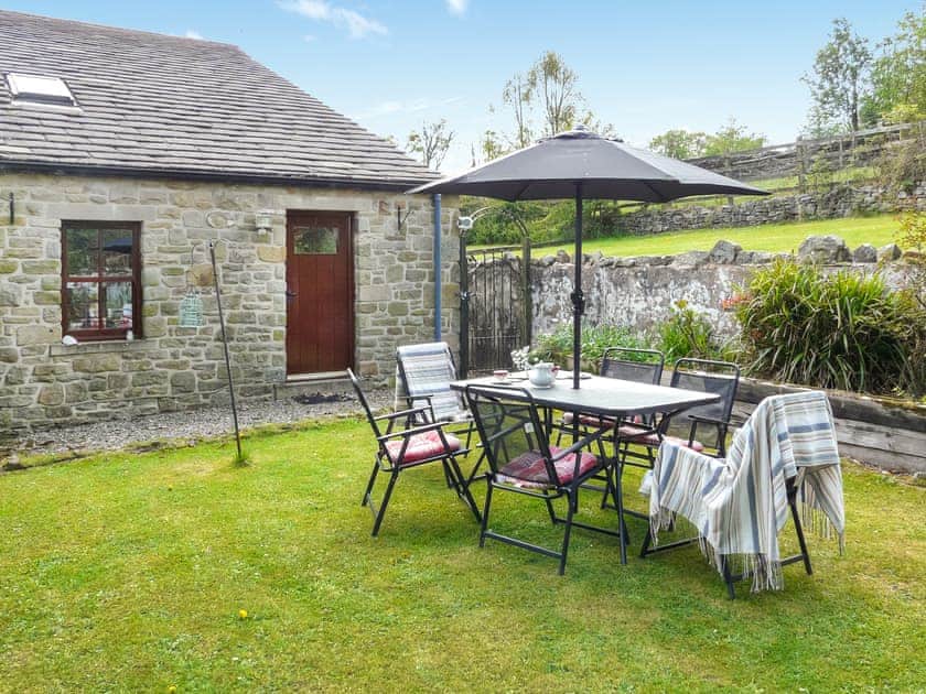 Outdoor eating area | Hollin Bank Cottage, Salterforth, near Barnoldswick