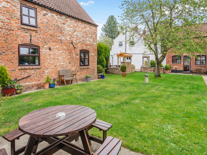 Garden and grounds | Little Barn - Hopgrove Farm Cottages, York