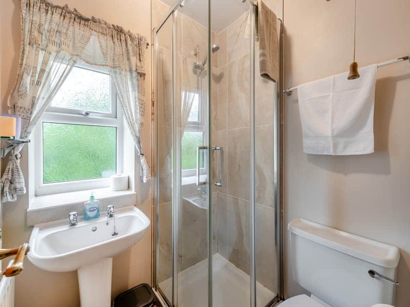 Shower room | Big Barn - Hopgrove Farm Cottages, York