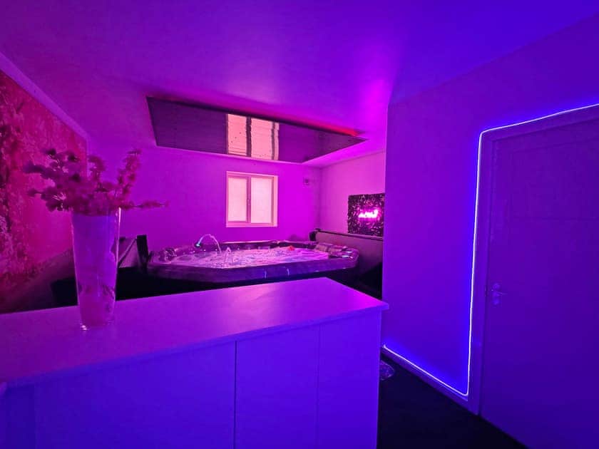 Hot tub | The Old School House, Barnsley
