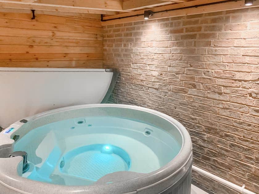 Hot tub | Dovecote, Guyhirn