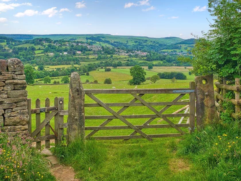 Hathersage | Pine Door, Eyam, near Bakewell