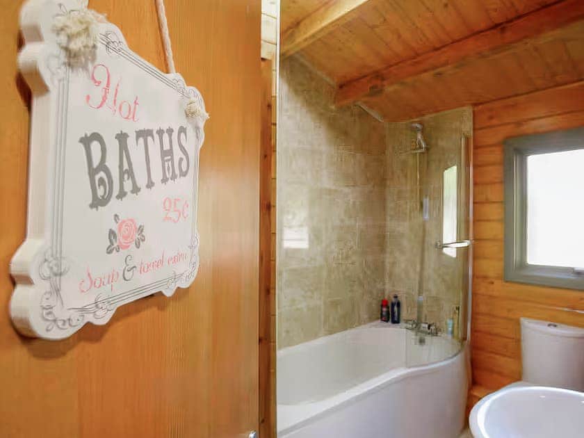 Bathroom | Log Cabin, Guyhirn