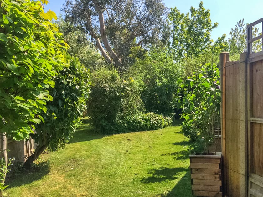 Garden | 5 Rose Cottages, Little Sandhurst