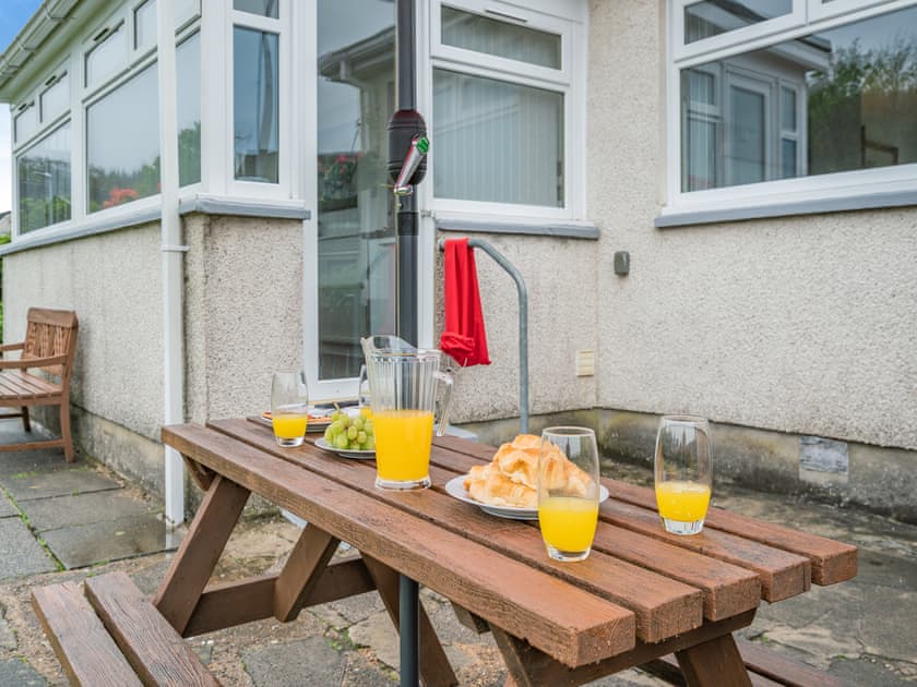 Sitting-out-area | The Mulberry, Lamlash