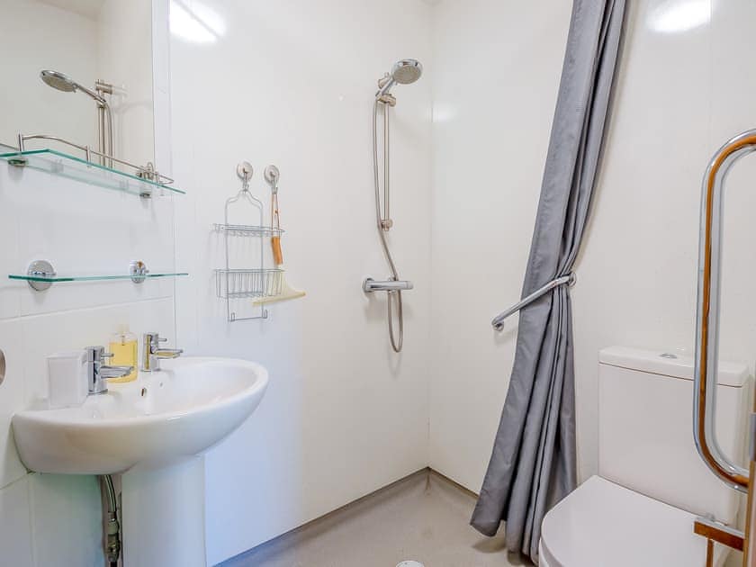 Bathroom | Cedar - Chestnut Tree Barns, Ilketshall St Margaret near Bungay