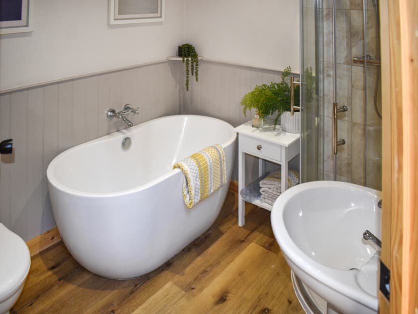 Bathroom | The Calving Barn - North Thorne, Bratton Fleming