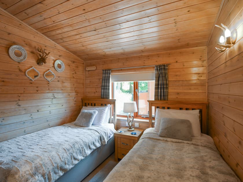 Twin bedroom | Waterfall Lodge, Astbury, near Bridgnorth