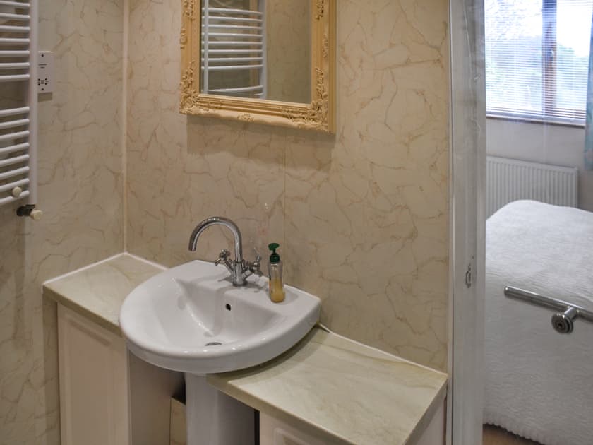 Bathroom | Swallowdale, Flordon