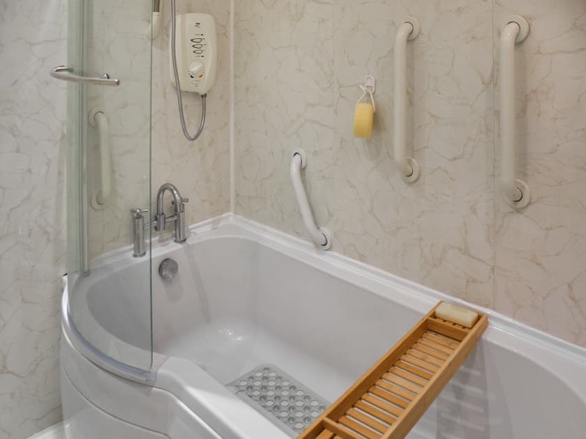 Bathroom | Swallowdale, Flordon