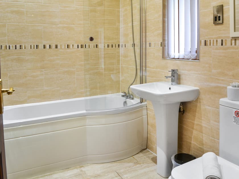 Bathroom | Jasmine Lodge, Fitling