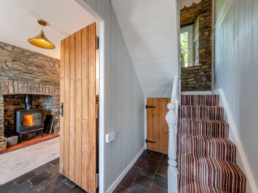 Interior | West Llwyn - Llwyn Holiday Cottages, Rhydowen