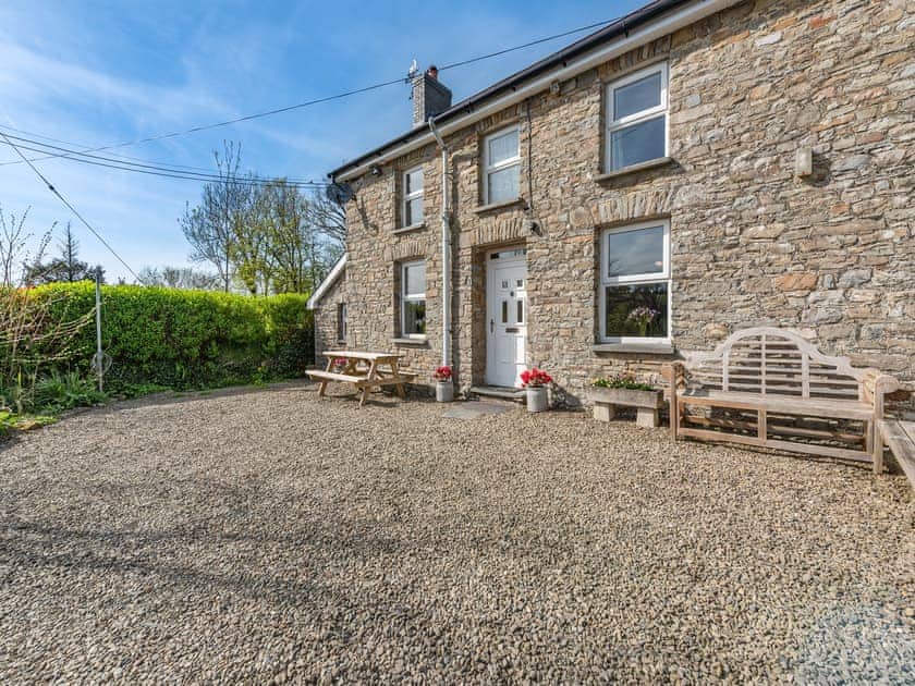 Exterior | West Llwyn - Llwyn Holiday Cottages, Rhydowen